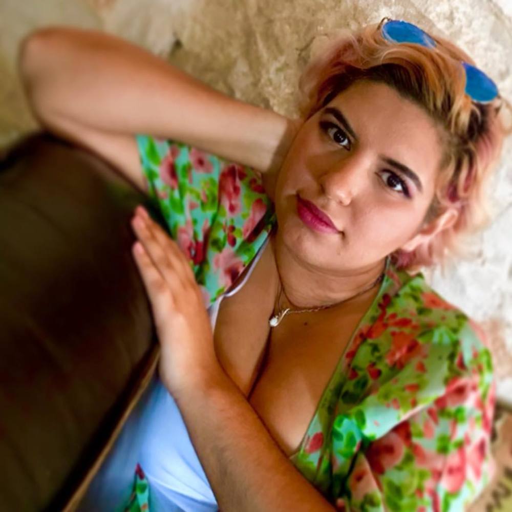 Meet your Posher, Laura